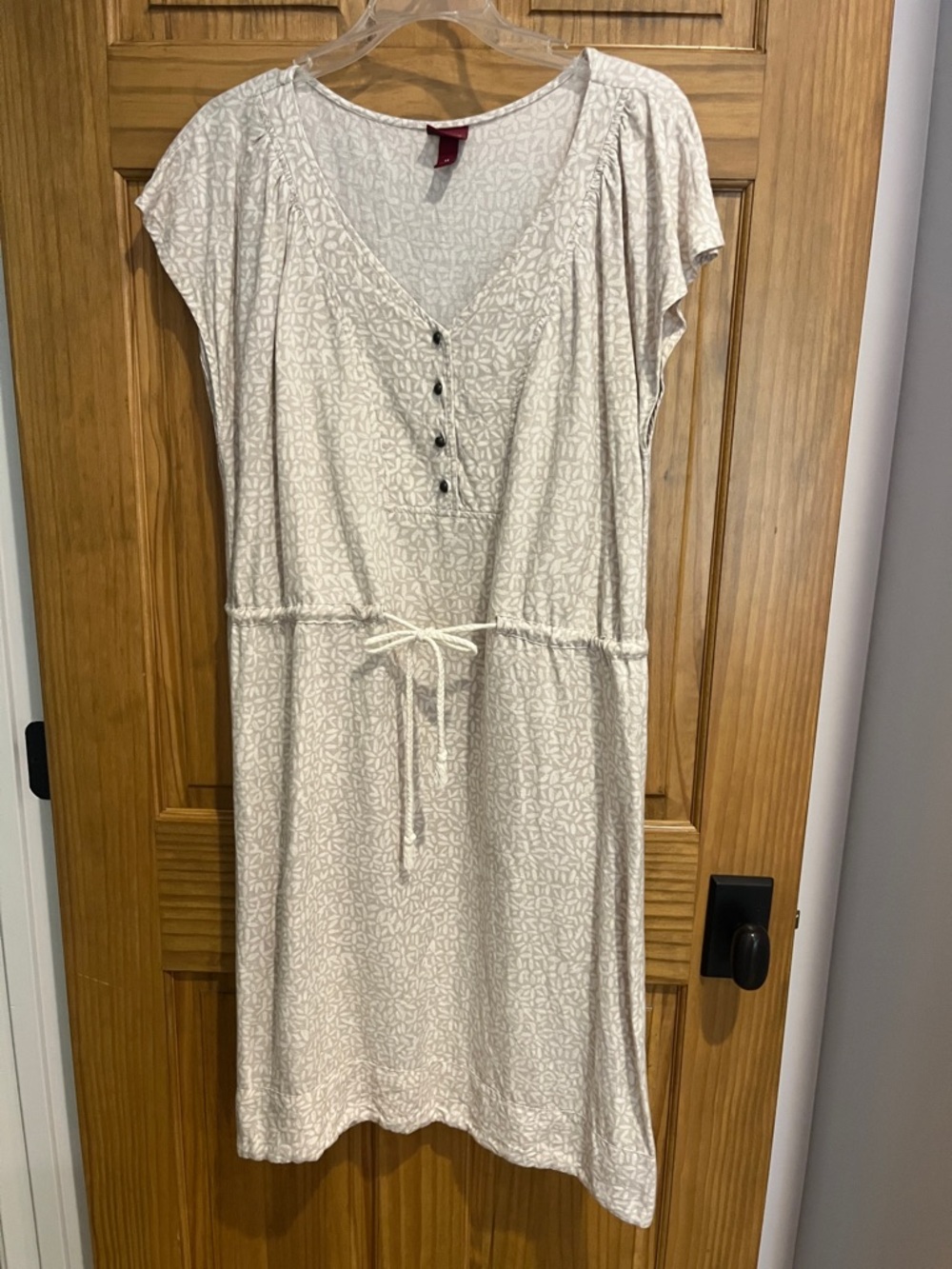 Merona Light Beige Printed V-Neck Button Top